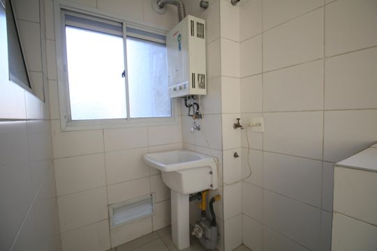 Área de Serviço de apartamento para alugar com 3 quartos, 70m² em Jardim Maria Rosa, Taboão da Serra