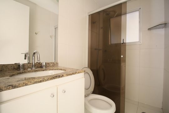 Banheiro Quarto 3 de apartamento para alugar com 3 quartos, 70m² em Jardim Maria Rosa, Taboão da Serra