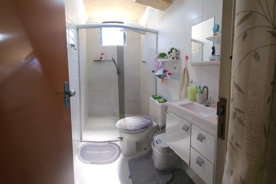 Banheiro de apartamento à venda com 2 quartos, 50m² em Jardim Antartica, São Paulo