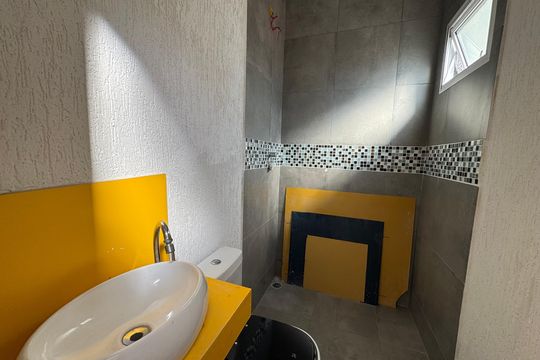 Banheiro de casa para alugar com 1 quarto, 40m² em Metalúrgicos, Osasco