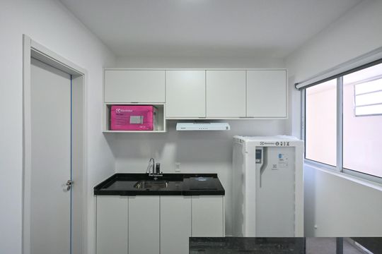 Cozinha de apartamento para alugar com 1 quarto, 27m² em Ferreira, São Paulo