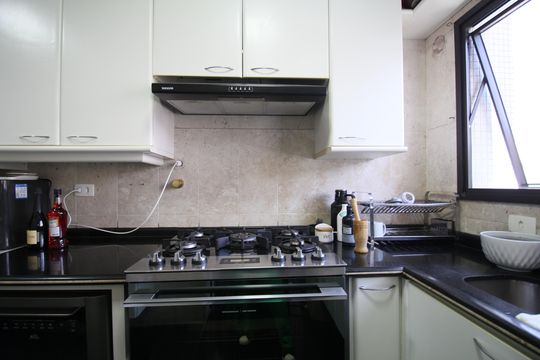 Cozinha de apartamento à venda com 3 quartos, 197m² em Vila Andrade, São Paulo
