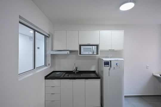 Cozinha de apartamento para alugar com 2 quartos, 27m² em Ferreira, São Paulo