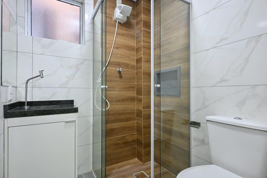Banheiro de apartamento para alugar com 1 quarto, 27m² em Ferreira, São Paulo