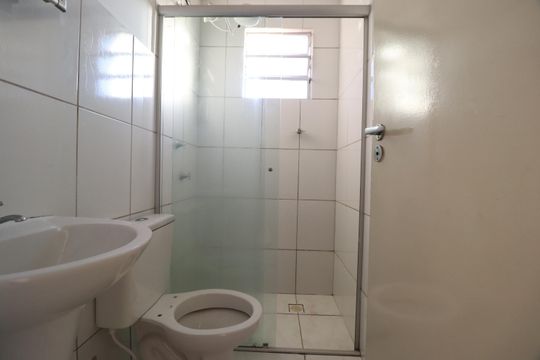 Banheiro Social de apartamento para alugar com 2 quartos, 49m² em Chácaras Tubalina E Quartel, Uberlândia