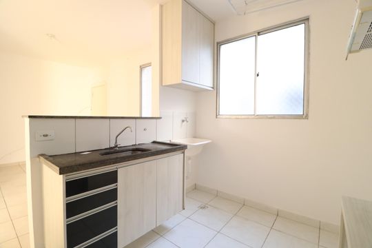 Cozinha de apartamento para alugar com 2 quartos, 49m² em Chácaras Tubalina E Quartel, Uberlândia