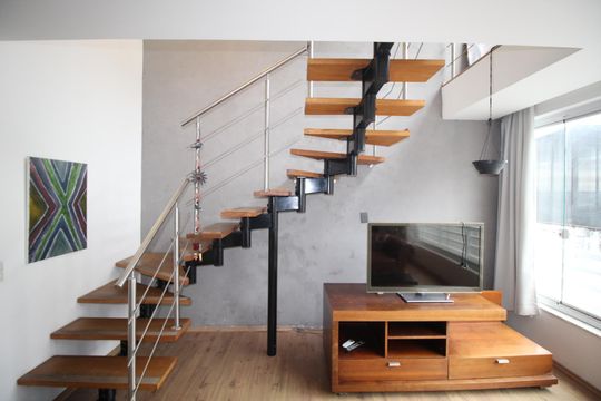 Escada de apartamento para alugar com 1 quarto, 93m² em Auxiliadora, Porto Alegre