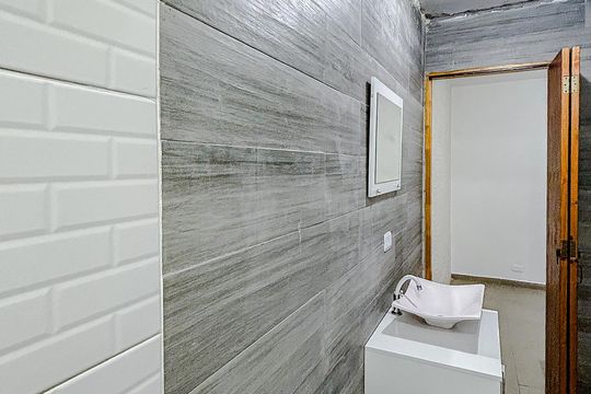 Banheiro de casa para alugar com 1 quarto, 45m² em Vila Carrão, São Paulo