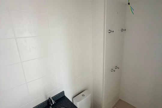 Banheiro de apartamento à venda com 2 quartos, 47m² em Recreio dos Bandeirantes, Rio de Janeiro