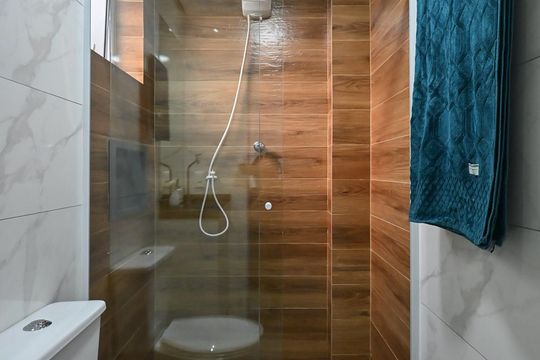 Banheiro de apartamento para alugar com 1 quarto, 27m² em Ferreira, São Paulo