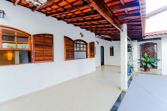 Varanda de casa à venda com 3 quartos, 300m² em Vila Barros, Guarulhos