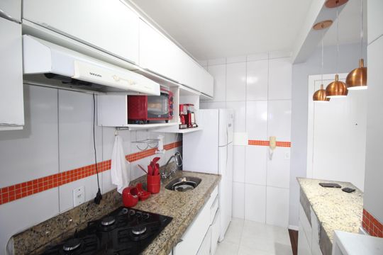 Cozinha de apartamento para alugar com 2 quartos, 43m² em Costa E Silva, Porto Alegre