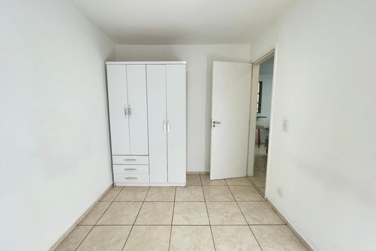 Quarto 1 de apartamento para alugar com 2 quartos, 50m² em Cidade dos Bandeirantes, São Paulo