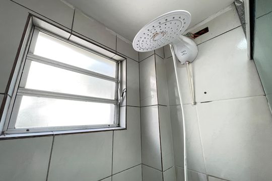 Banheiro de apartamento para alugar com 2 quartos, 50m² em Cidade dos Bandeirantes, São Paulo