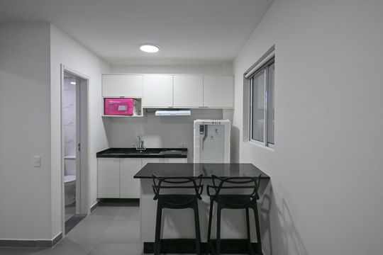 Cozinha de apartamento para alugar com 1 quarto, 27m² em Ferreira, São Paulo