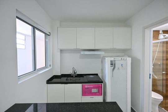 Cozinha de apartamento para alugar com 1 quarto, 27m² em Ferreira, São Paulo