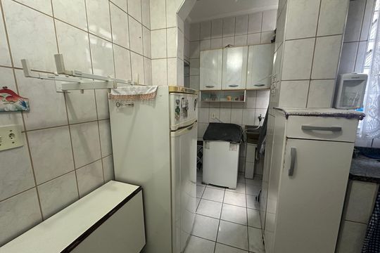 Cozinha de apartamento para alugar com 1 quarto, 28m² em Centro, São Vicente