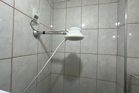Banheiro de apartamento para alugar com 1 quarto, 28m² em Centro, São Vicente