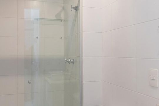 Banheiro de apartamento à venda com 1 quarto, 36m² em Jardim Celeste, São Paulo