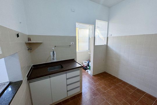 Cozinha de apartamento para alugar com 2 quartos, 82m² em Gonzaga, Santos