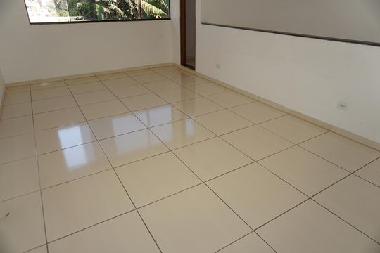 Sala de casa para alugar com 2 quartos, 110m² em Chácaras Caxingui, Embu das Artes