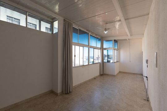 Sala 1 de apartamento à venda com 2 quartos, 50m² em Santo Antônio, Belo Horizonte