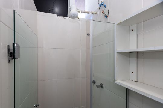 Banheiro da Suíte 1 de apartamento à venda com 2 quartos, 50m² em Santo Antônio, Belo Horizonte