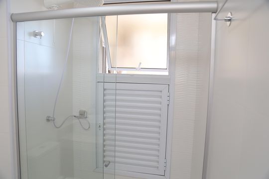 Banheiro de apartamento à venda com 3 quartos, 104m² em Park Lozandes, Goiânia