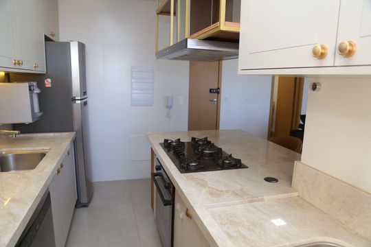 cozinha americana de apartamento à venda com 3 quartos, 104m² em Park Lozandes, Goiânia