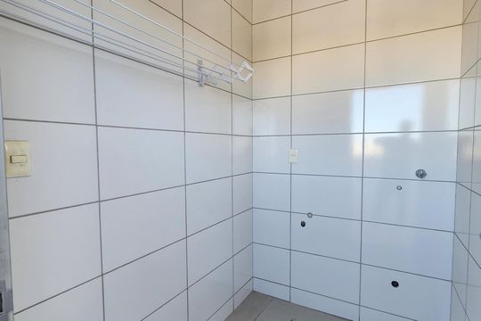 Área de serviço de apartamento para alugar com 2 quartos, 140m² em Cabral, Contagem