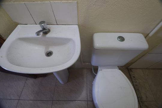 Banheiro  de apartamento para alugar com 2 quartos, 50m² em Olaria, Canoas