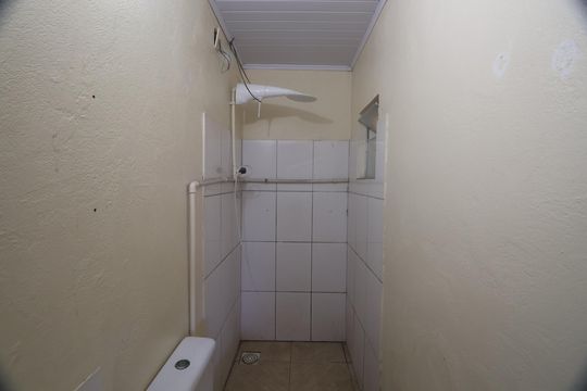Banheiro  de apartamento para alugar com 2 quartos, 50m² em Olaria, Canoas