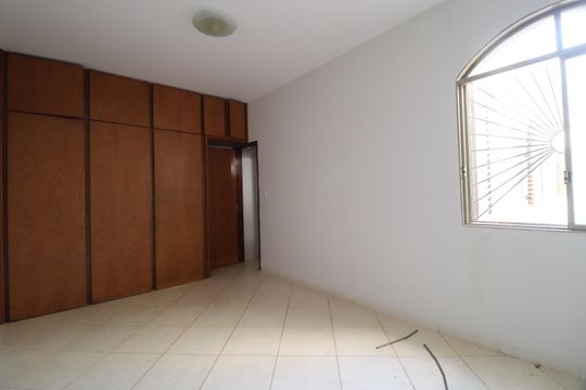 Quarto 2 de casa para alugar com 3 quartos, 240m² em Tabajaras, Uberlândia