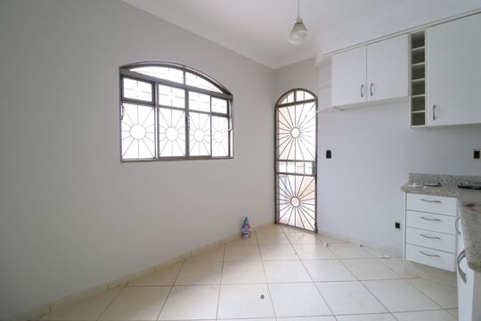 Cozinha de casa para alugar com 3 quartos, 240m² em Tabajaras, Uberlândia