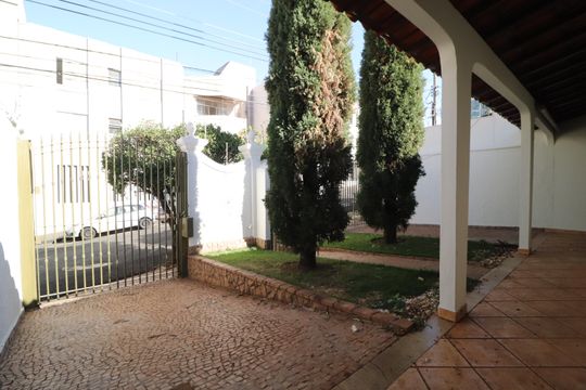 Varanda da Sala de casa para alugar com 3 quartos, 240m² em Tabajaras, Uberlândia