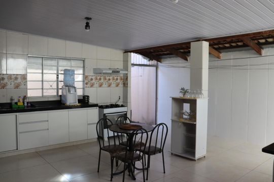 Casa à venda com 3 quartos, 242m² em Vila Novo Horizonte, Goiânia