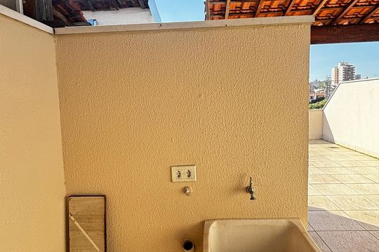 Cobertura - area de Serviço de apartamento para alugar com 2 quartos, 70m² em Vila Scarpelli, Santo André