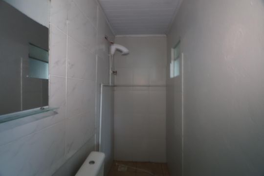Banheiro social de apartamento para alugar com 2 quartos, 50m² em Olaria, Canoas