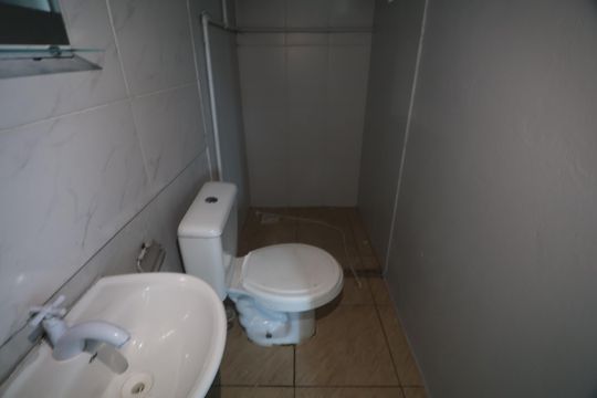 Banheiro de apartamento para alugar com 2 quartos, 50m² em Olaria, Canoas