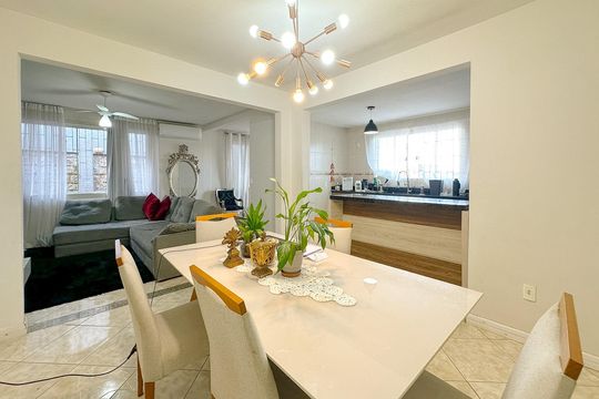Sala de Jantar de casa para alugar com 3 quartos, 200m² em Areias, São José