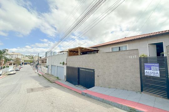Vista da Rua de casa para alugar com 3 quartos, 200m² em Areias, São José