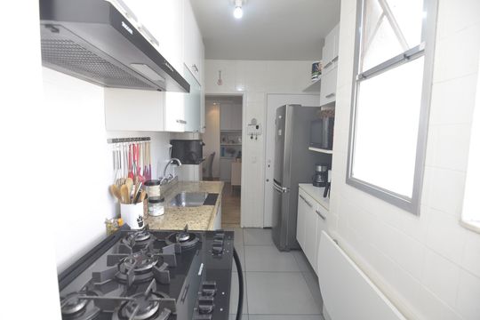 Cozinha de apartamento à venda com 2 quartos, 72m² em Grajaú, Rio de Janeiro