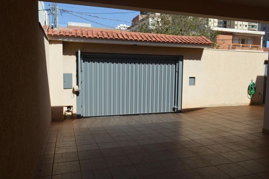 Garagem de casa para alugar com 3 quartos, 345m² em Jardim Irajá, Ribeirão Preto