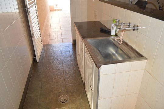 Área de Serviço de casa para alugar com 3 quartos, 345m² em Jardim Irajá, Ribeirão Preto