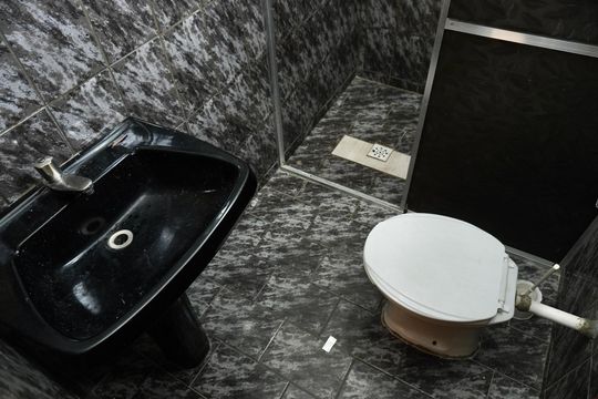 Banheiro Social de casa para alugar com 3 quartos, 80m² em Santa Edwiges, Contagem
