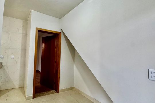 Sala  de casa para alugar com 1 quarto, 40m² em Ipiranga, Belo Horizonte