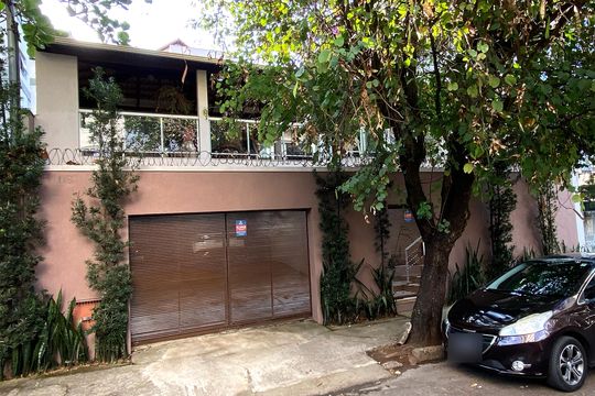 Fachada de casa à venda com 4 quartos, 360m² em Santa Lúcia, Belo Horizonte