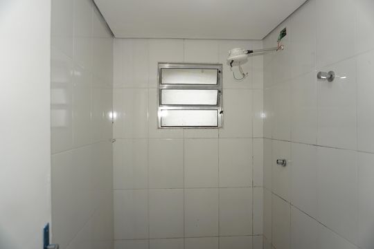 Banheiro de casa para alugar com 2 quartos, 60m² em Jardim Sao Luiz, Embu das Artes
