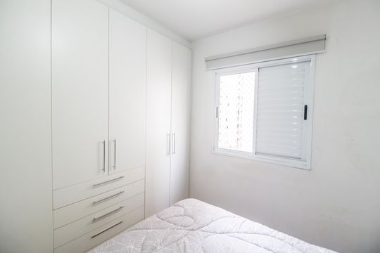 Suíte de apartamento para alugar com 3 quartos, 68m² em Jardim Tupanci, Barueri