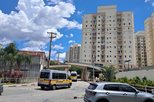 Vista da Rua de apartamento para alugar com 3 quartos, 68m² em Jardim Tupanci, Barueri